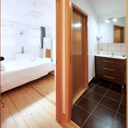 Maison Entreparedes Порту