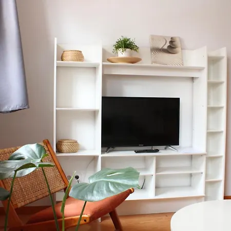 Apartment Entreparedes 3*