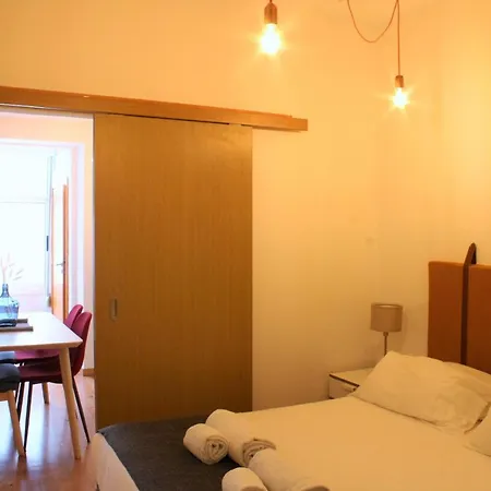 Apartment Entreparedes Porto