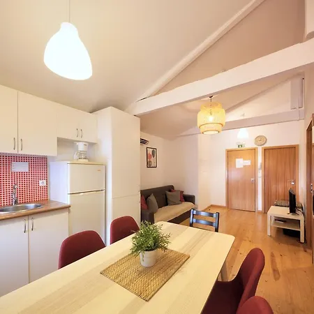 Entreparedes Apartment