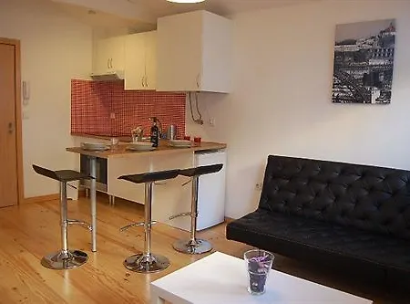 Apartment Entreparedes Porto