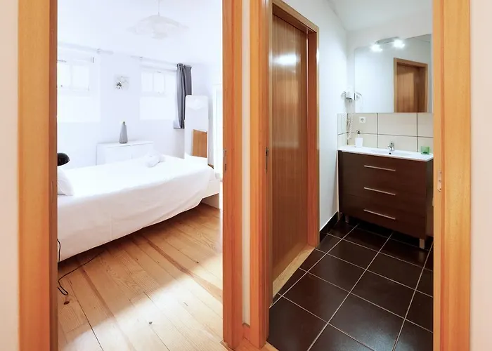 Maison Entreparedes Порту